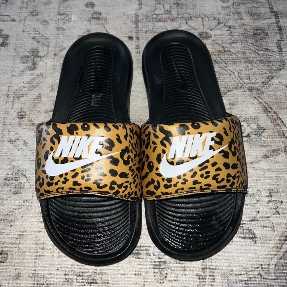 Nike leopard sandals Womens size 9